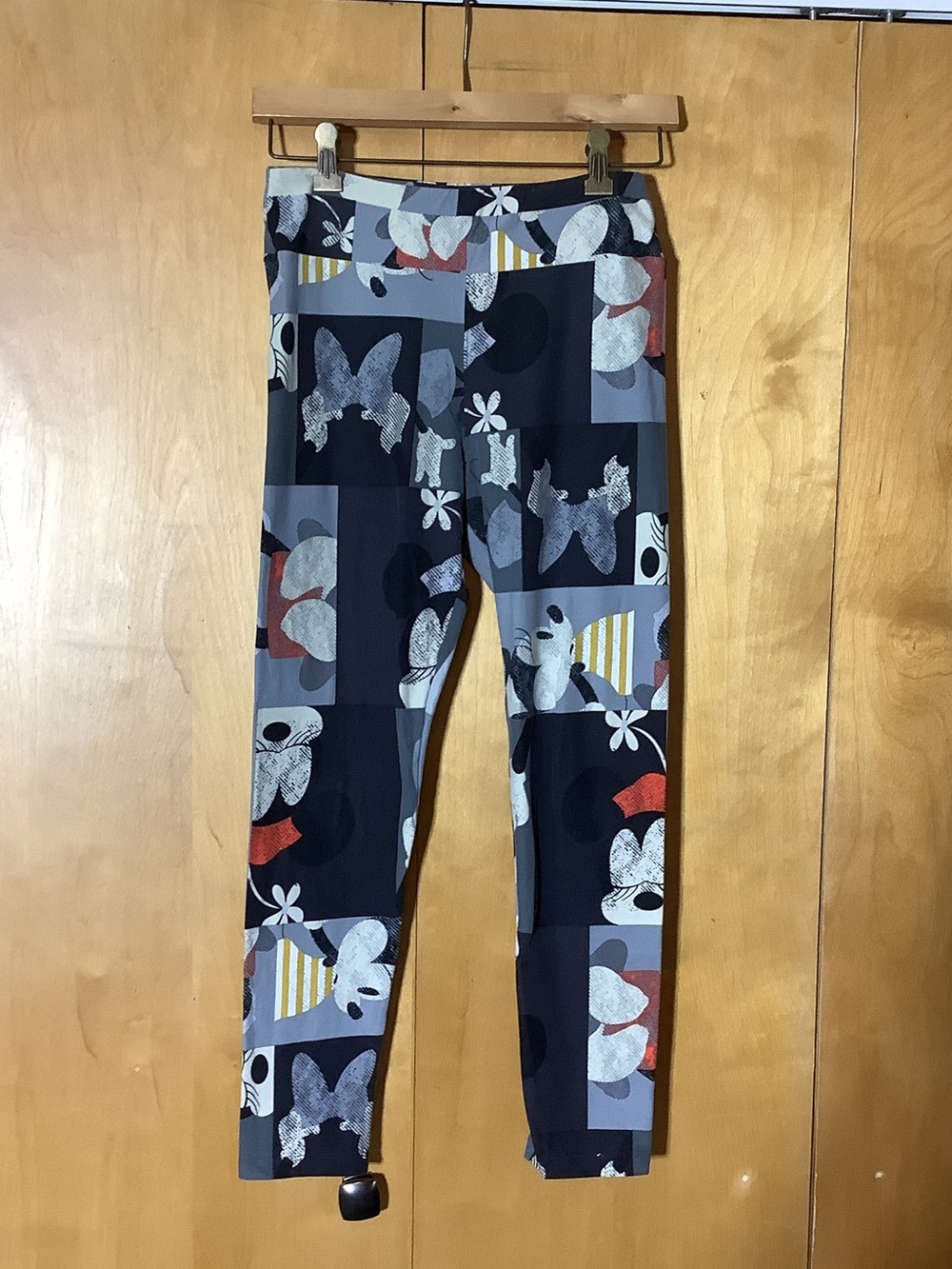 LuLaRoe Disney Minnie Mouse leggings, size medium